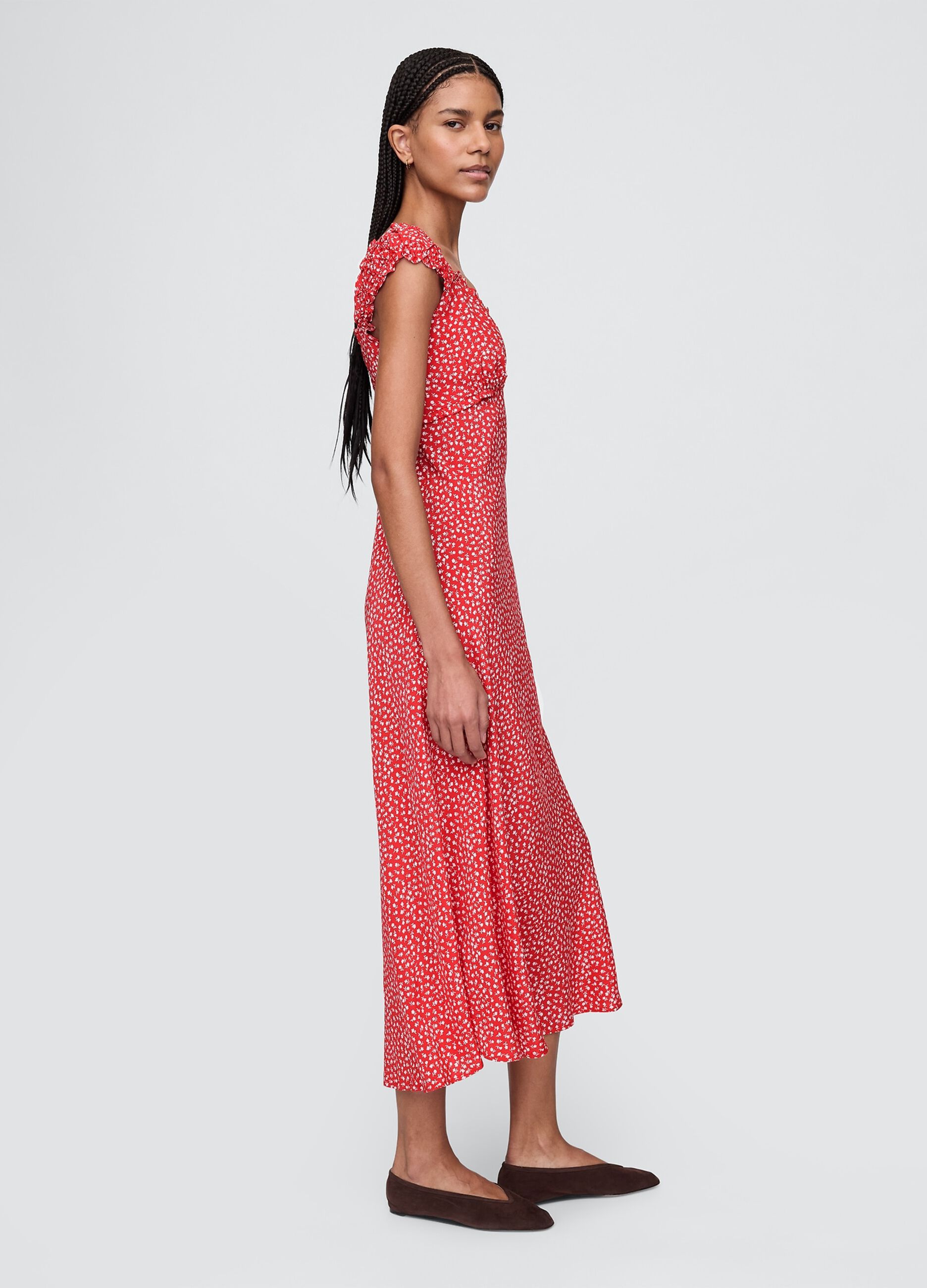 Sleeveless dress with floral pattern