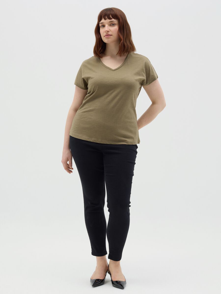 Curvy green T-shirt with V neck_1