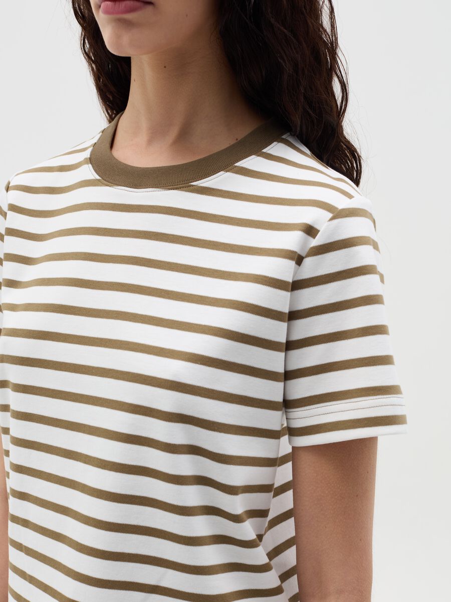 T-shirt with horizontal stripes_2