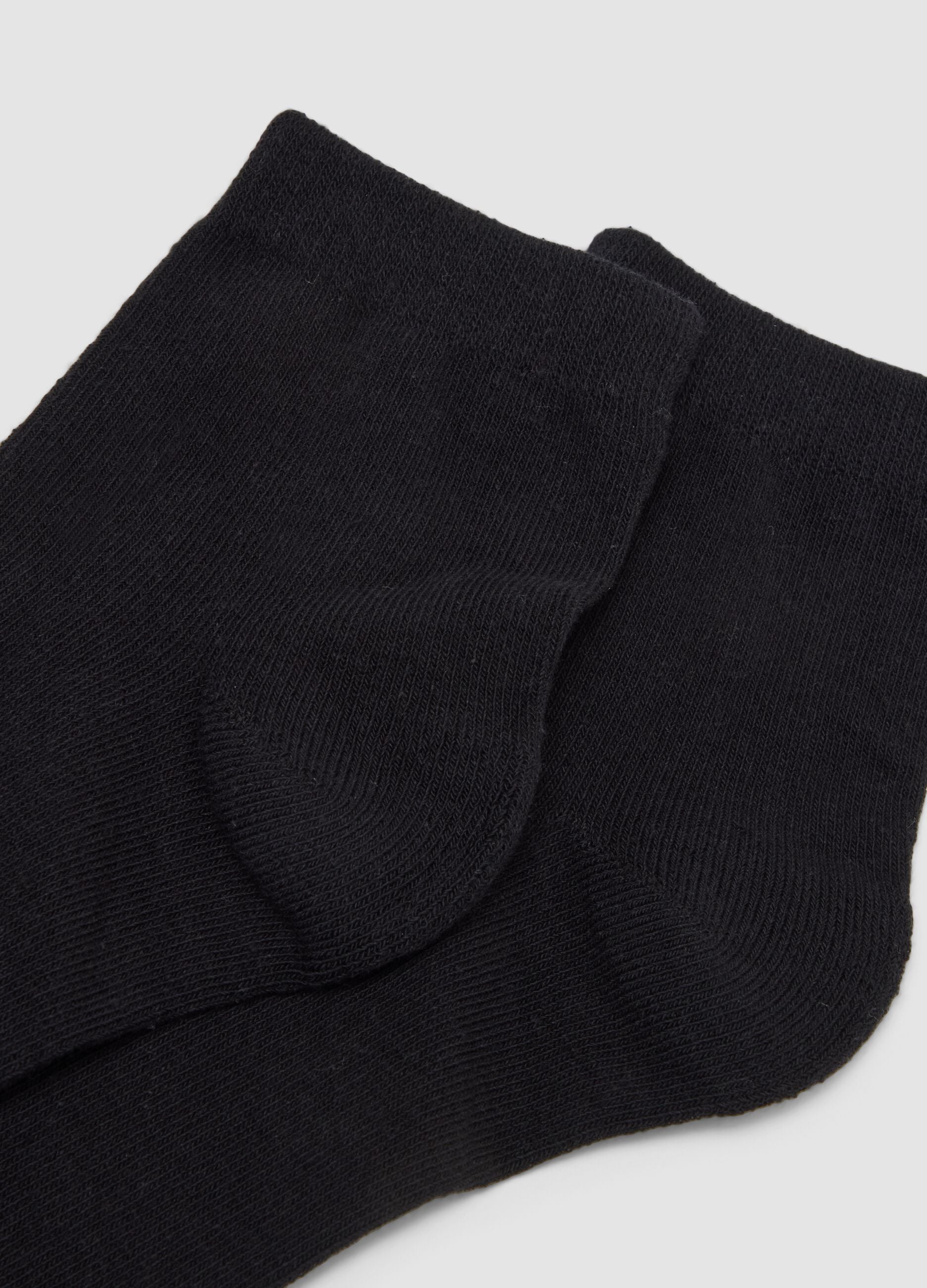 3-pack of black organic cotton ankle sports socks