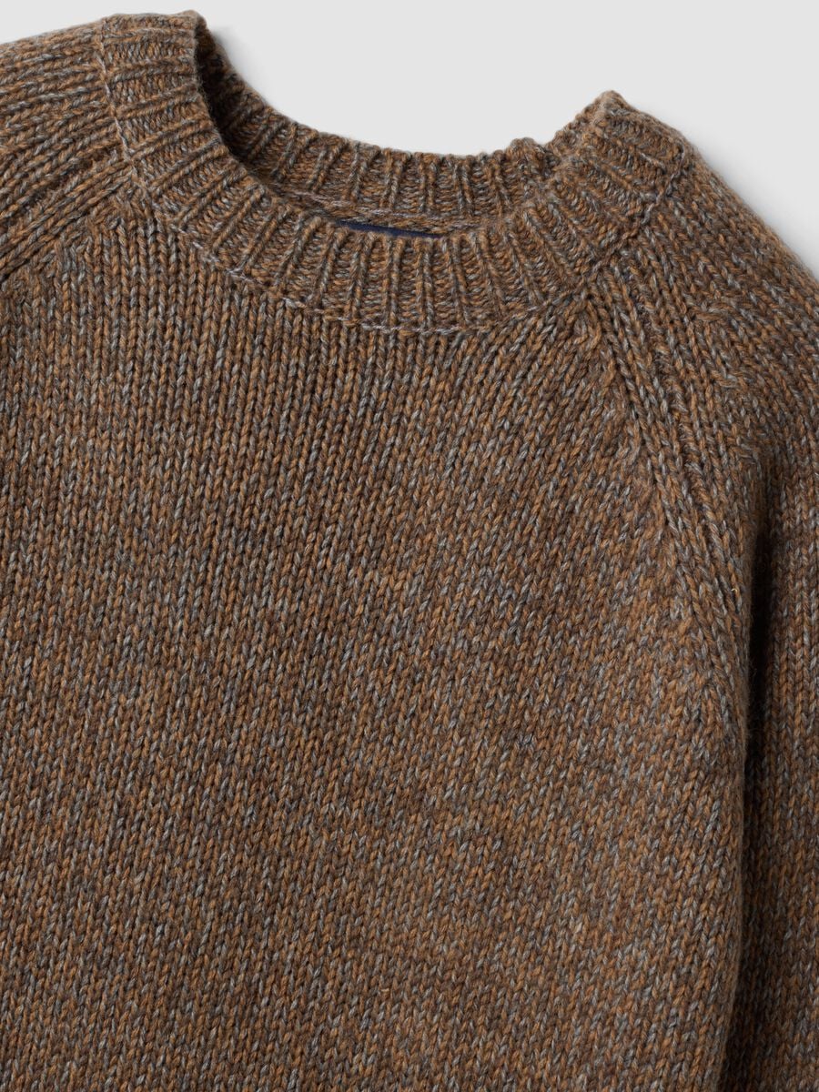 Maglia marrone in misto lana con girocollo_2