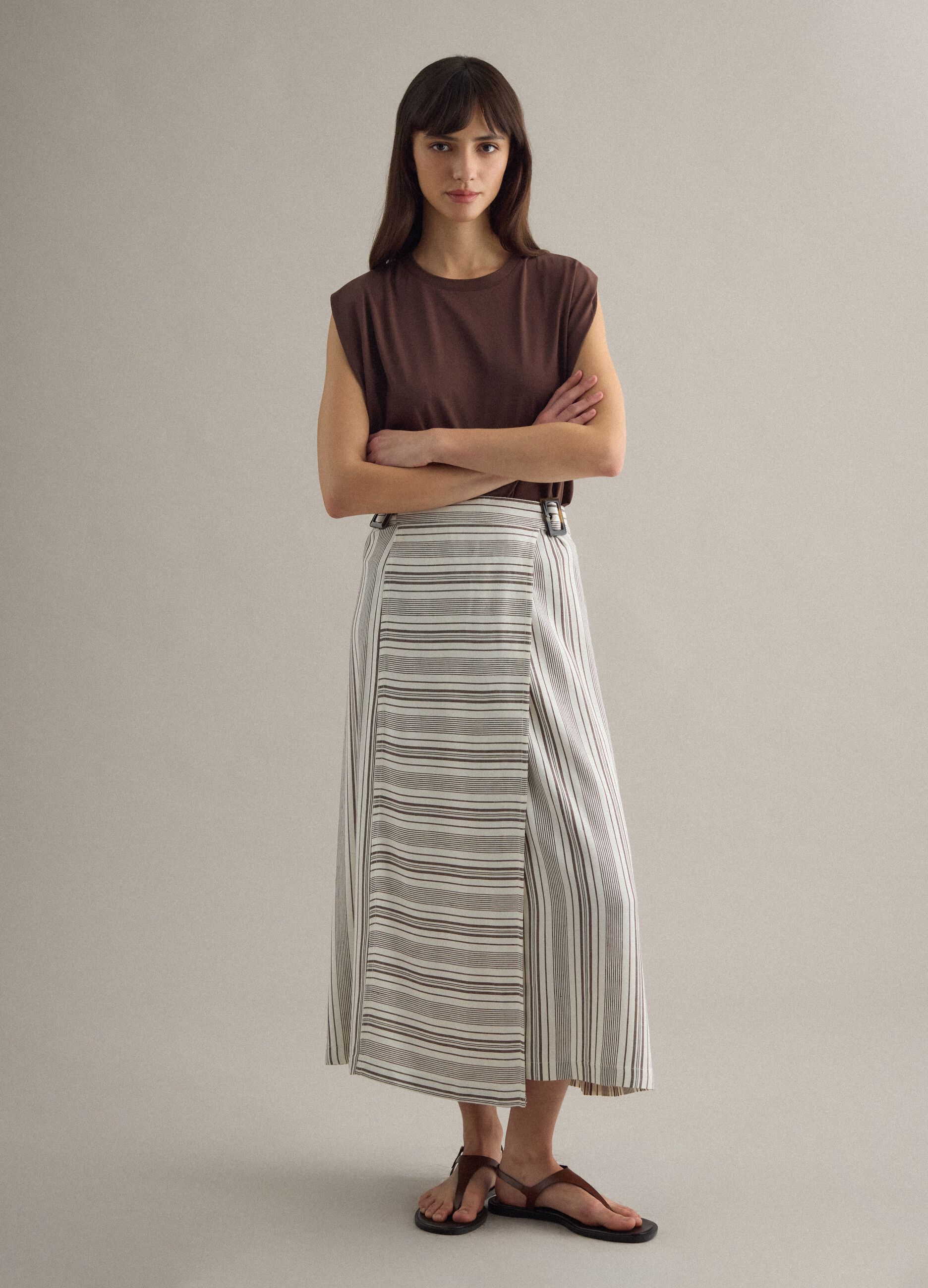 Brown short-sleeved cotton-blend T-shirt