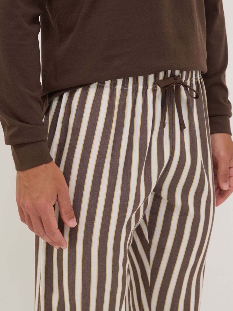 Pigiama marrone in puro cotone organico a righe regular fit_3
