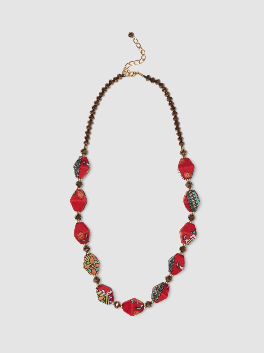 Red necklace with beads and ethnic details_0