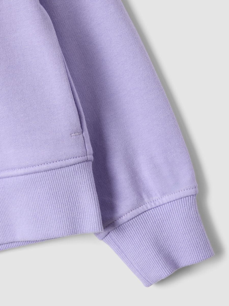 Felpa viola in puro cotone organico con cappuccio per bambina_3