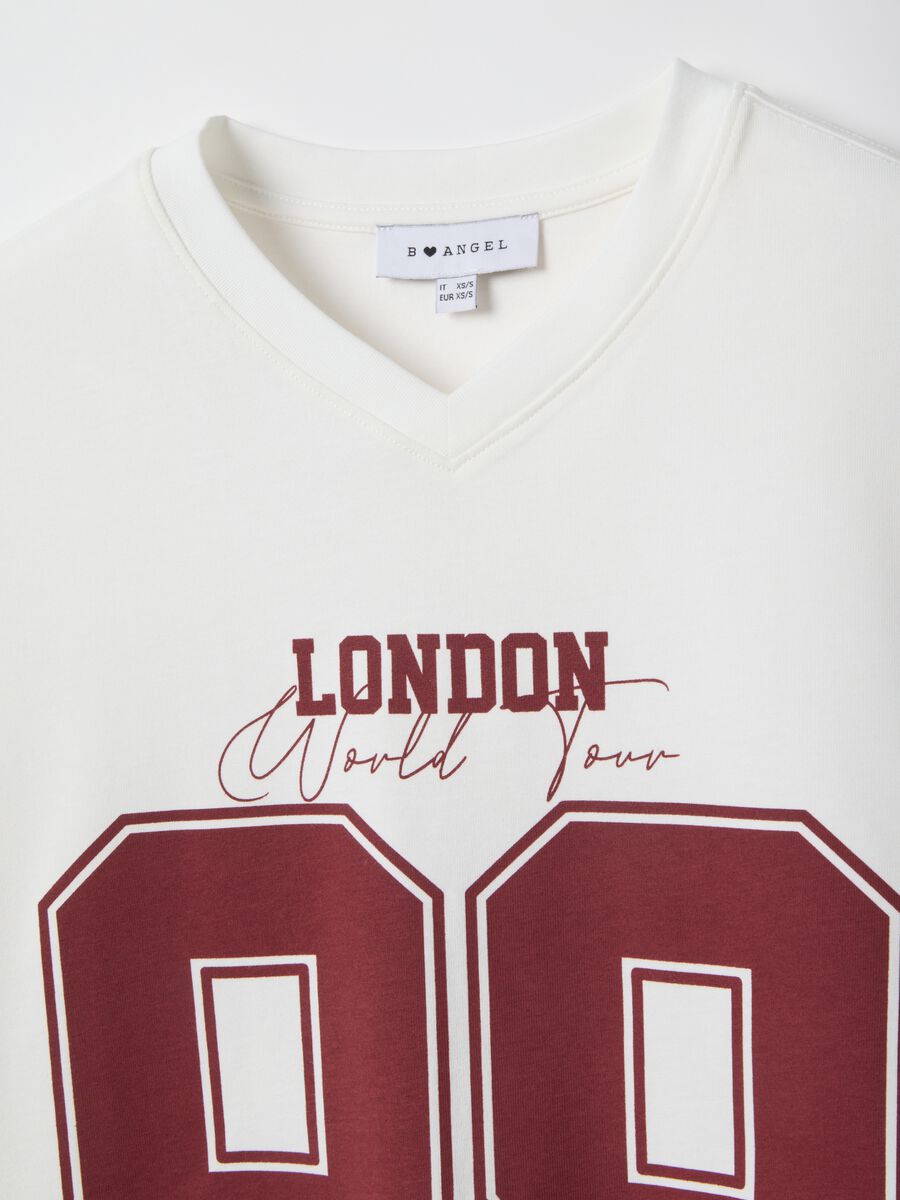 Oversized white pure cotton T-shirt with print and V-neck_5