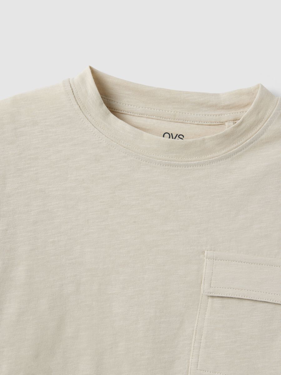 T-shirt in puro cotone beige da bambino regular fit con tasca_3