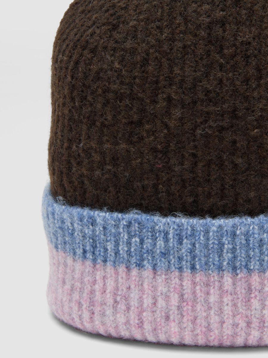Cappello viola in lana elasticizzata a coste_2