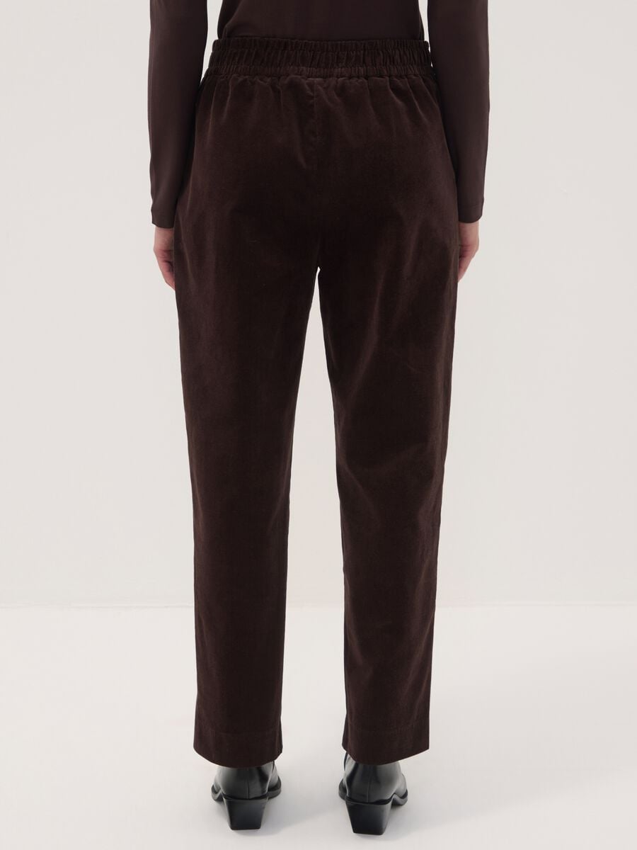 Pantaloni marroni in cotone elasticizzato a coste con vita elasticizzata_3