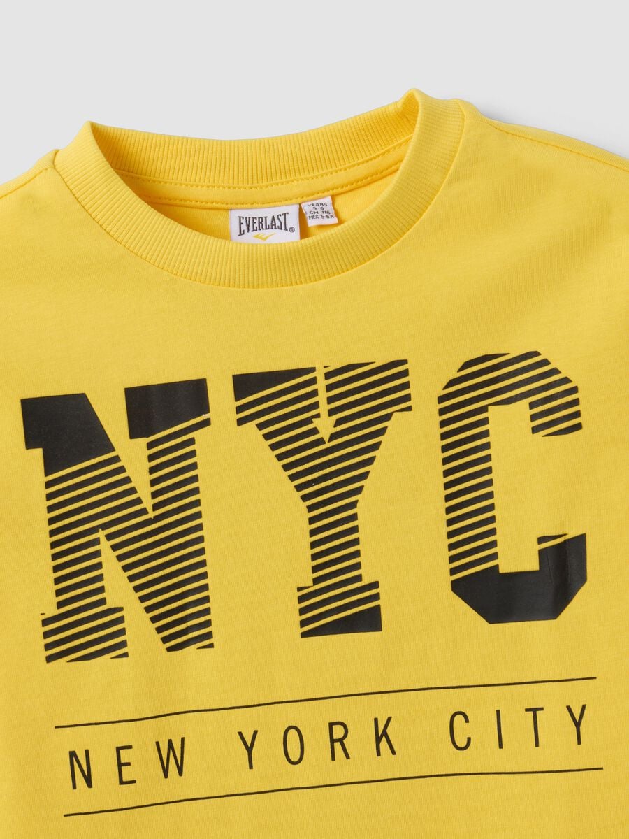 T-shirt gialla in puro cotone con stampa NYC per bambino_2