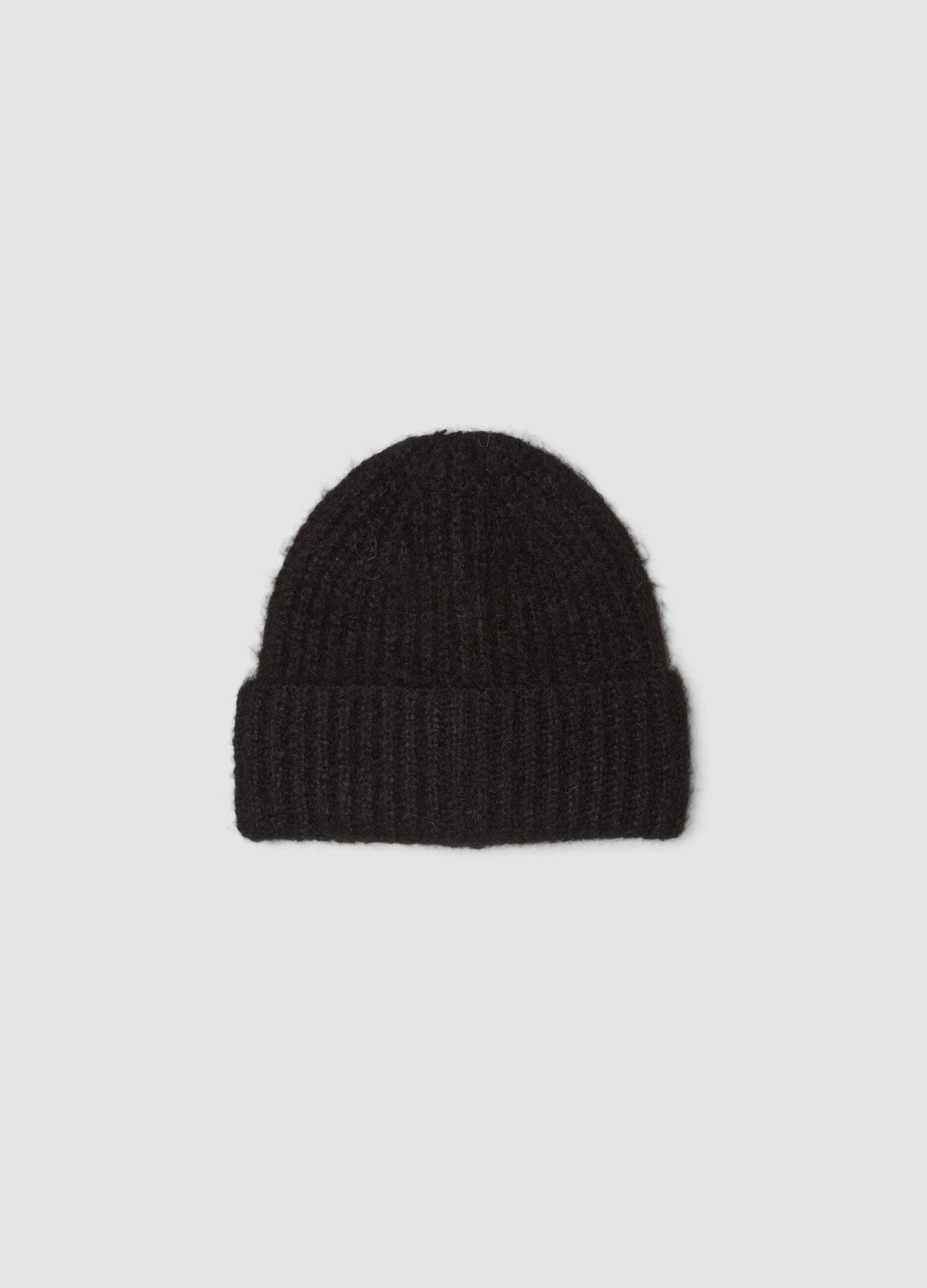 Cappello nero in lana elasticizzata a coste