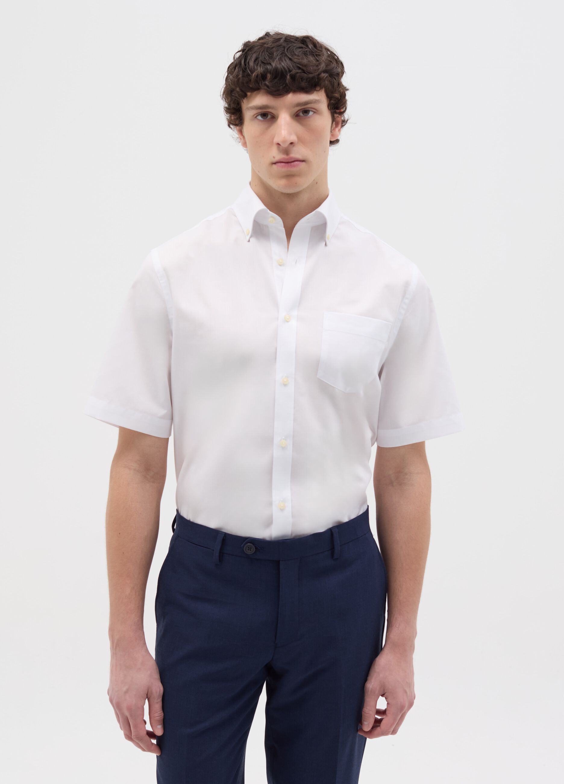 Button-down easy-iron shirt with short sleeves