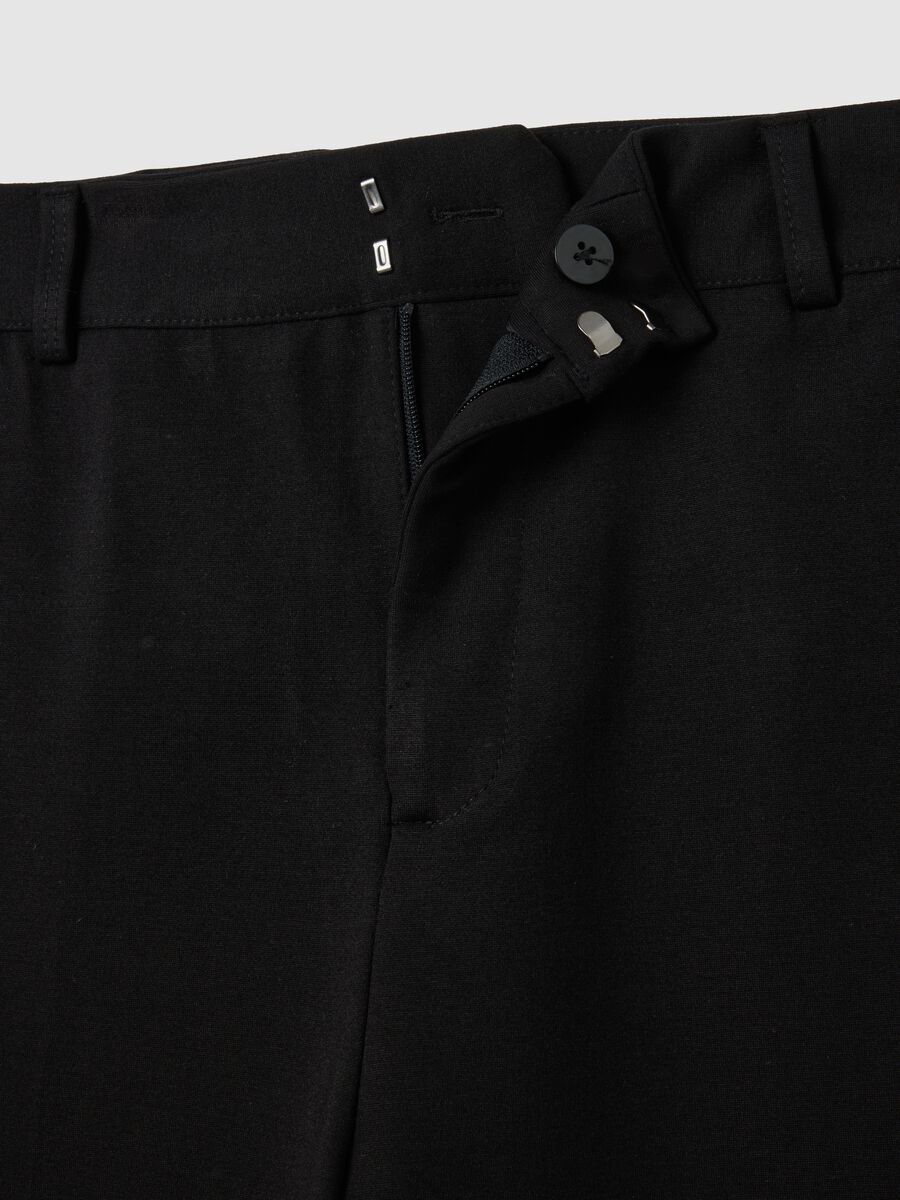 Black slim trousers in stretch fabric_5