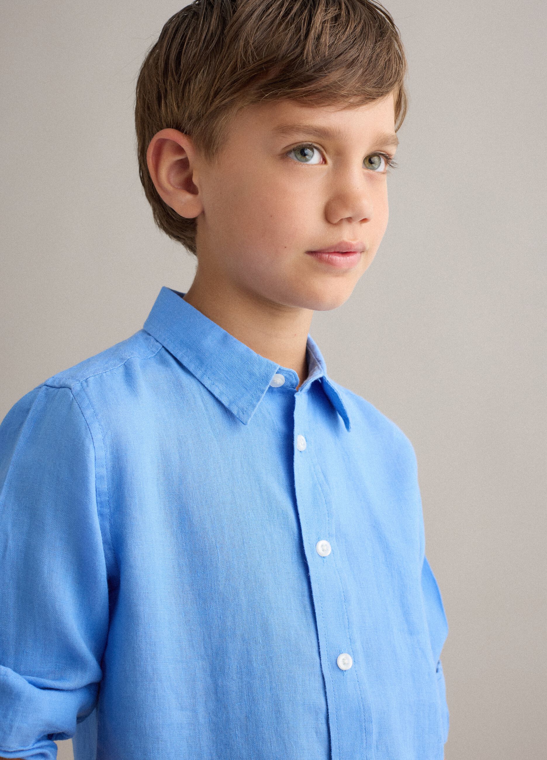 Camicia in puro lino azzurra oversize fit da bambino