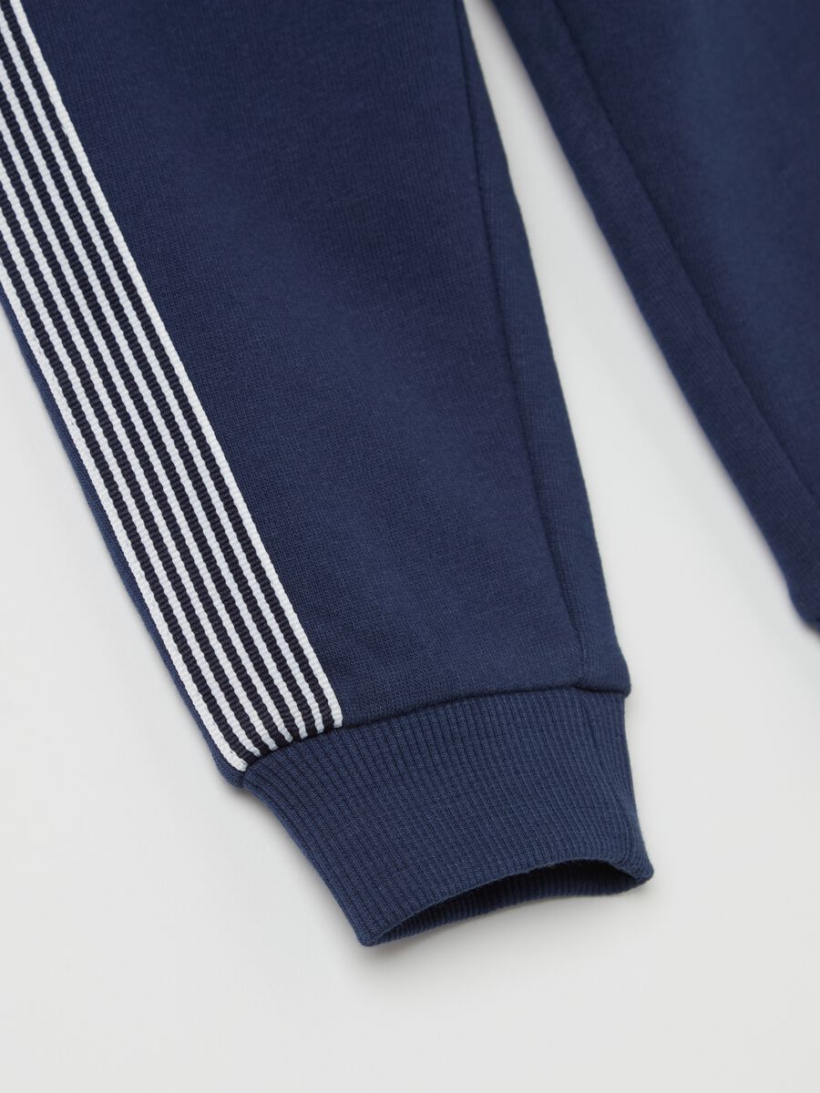 Joggers with striped inserts and drawstring_3