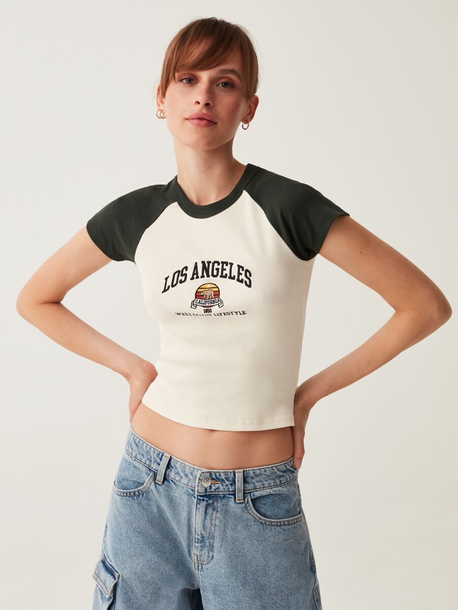 T-shirt a costine con maniche raglan_0