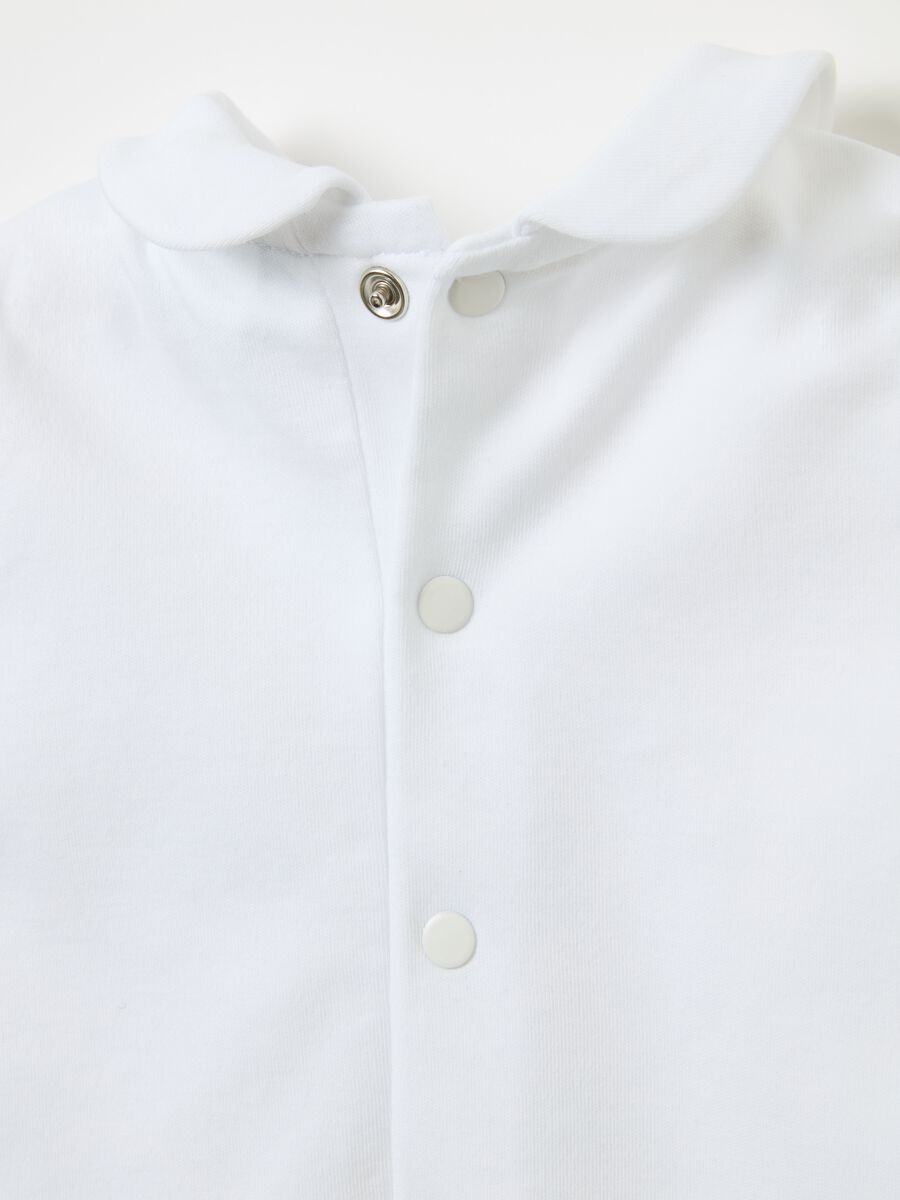 Tutina in cotone bio con piedini e applicazione_3