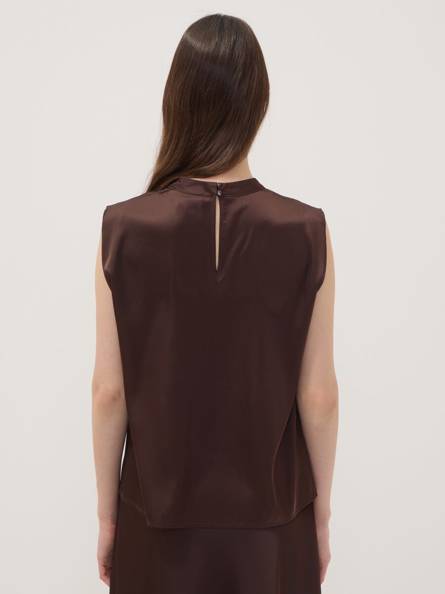 Brown sleeveless top in stretch fabric_3