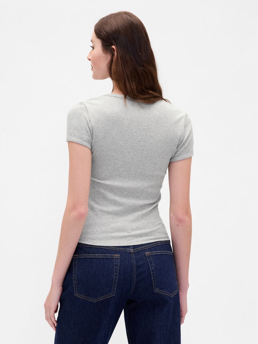T-shirt grigia elasticizzata a maniche corte_1