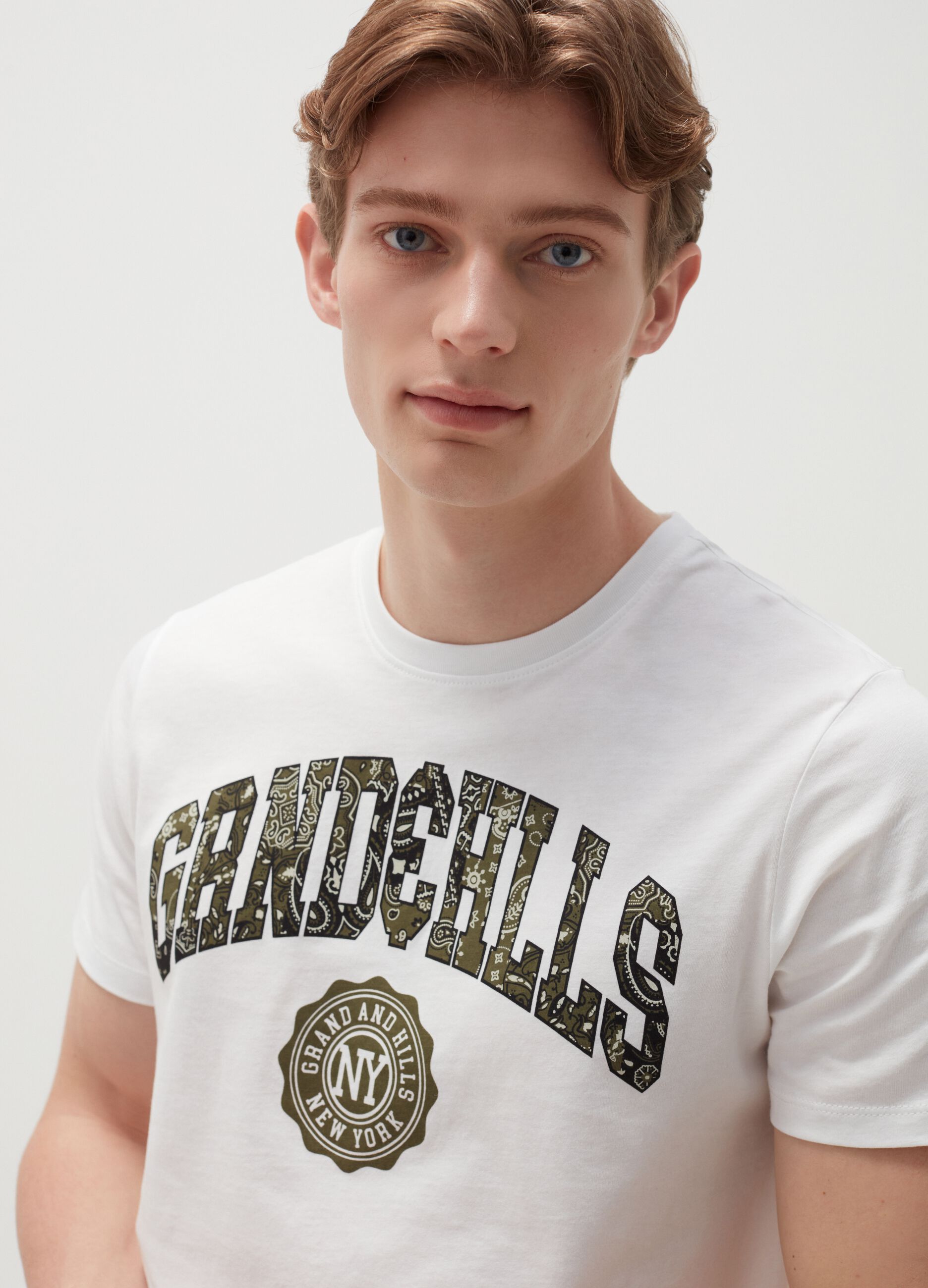 Cotton T-shirt with paisley lettering