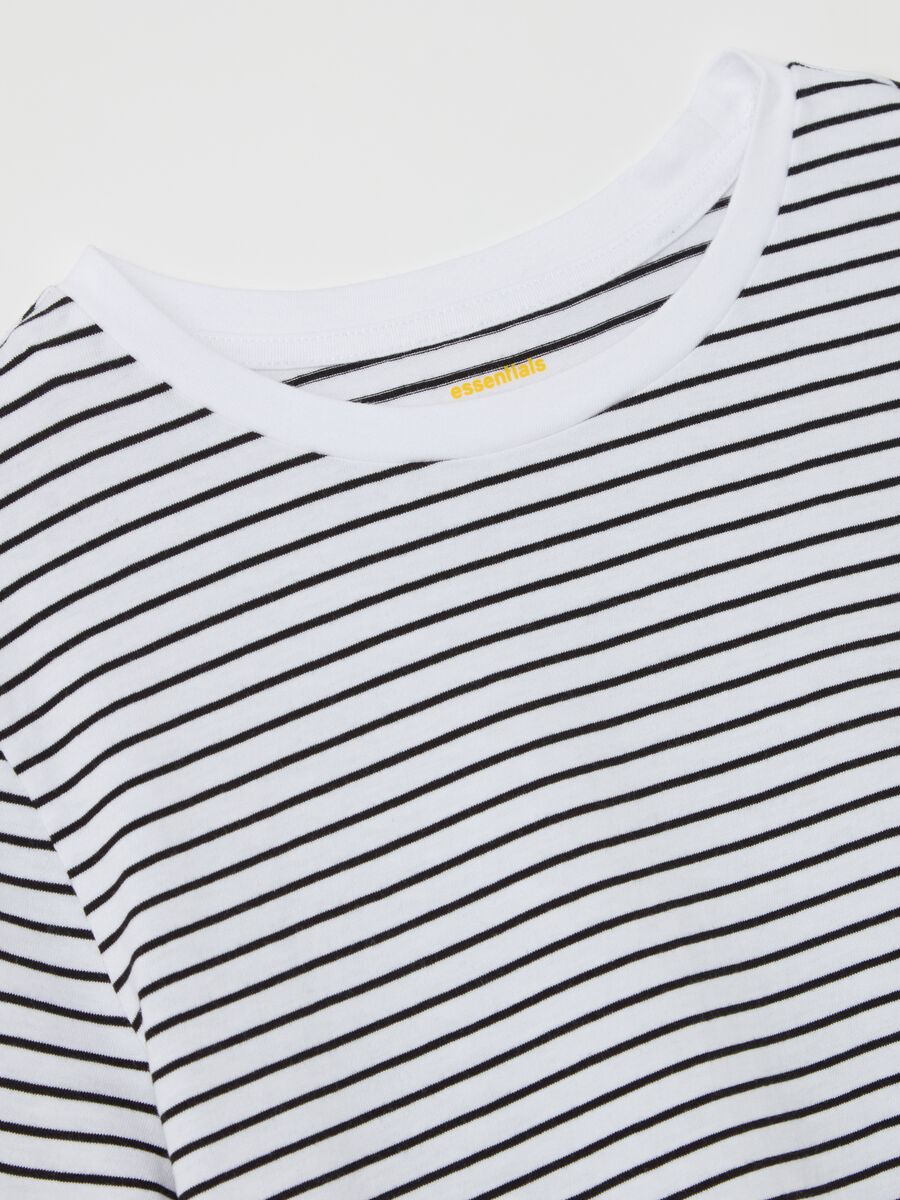 Essential cotton T-shirt with thin stripes_5