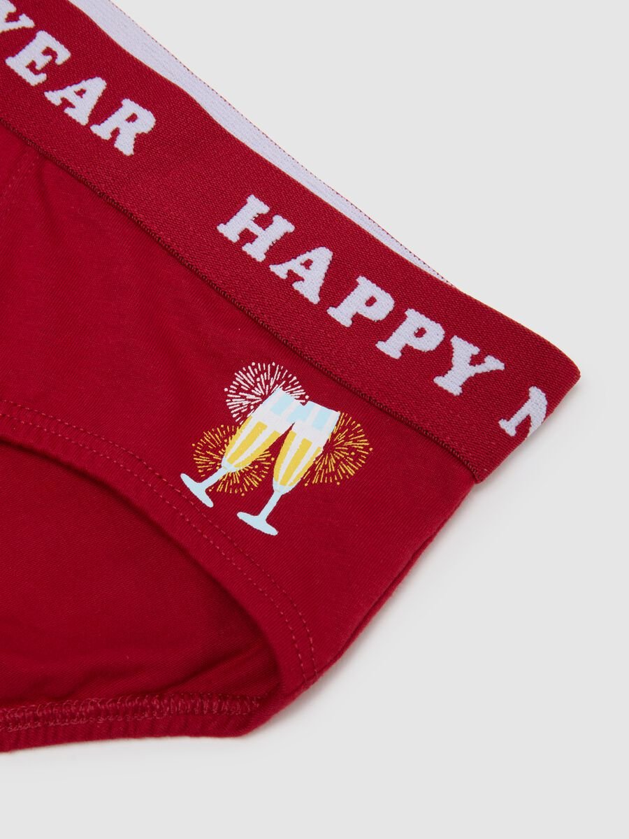 Pure cotton regular fit red briefs with New Year print_1