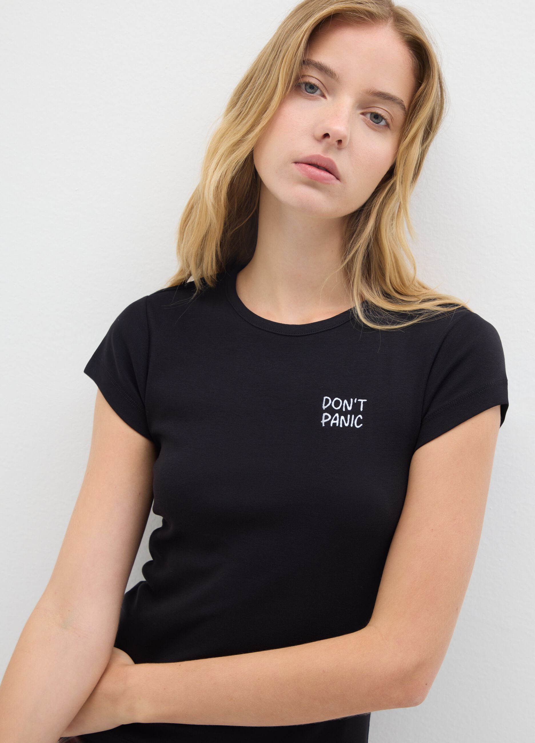 T-shirt in puro cotone nero slim fit con ricamo