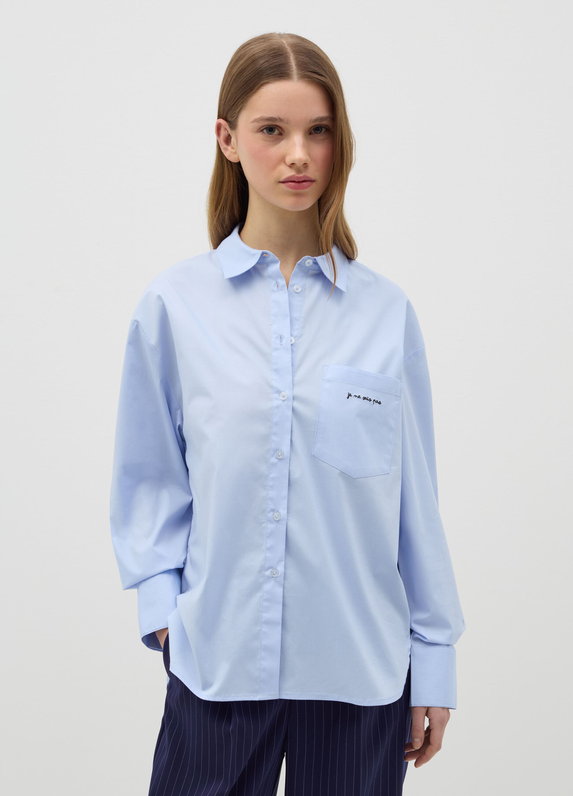 Relaxed-fit shirt with embroidered pocket