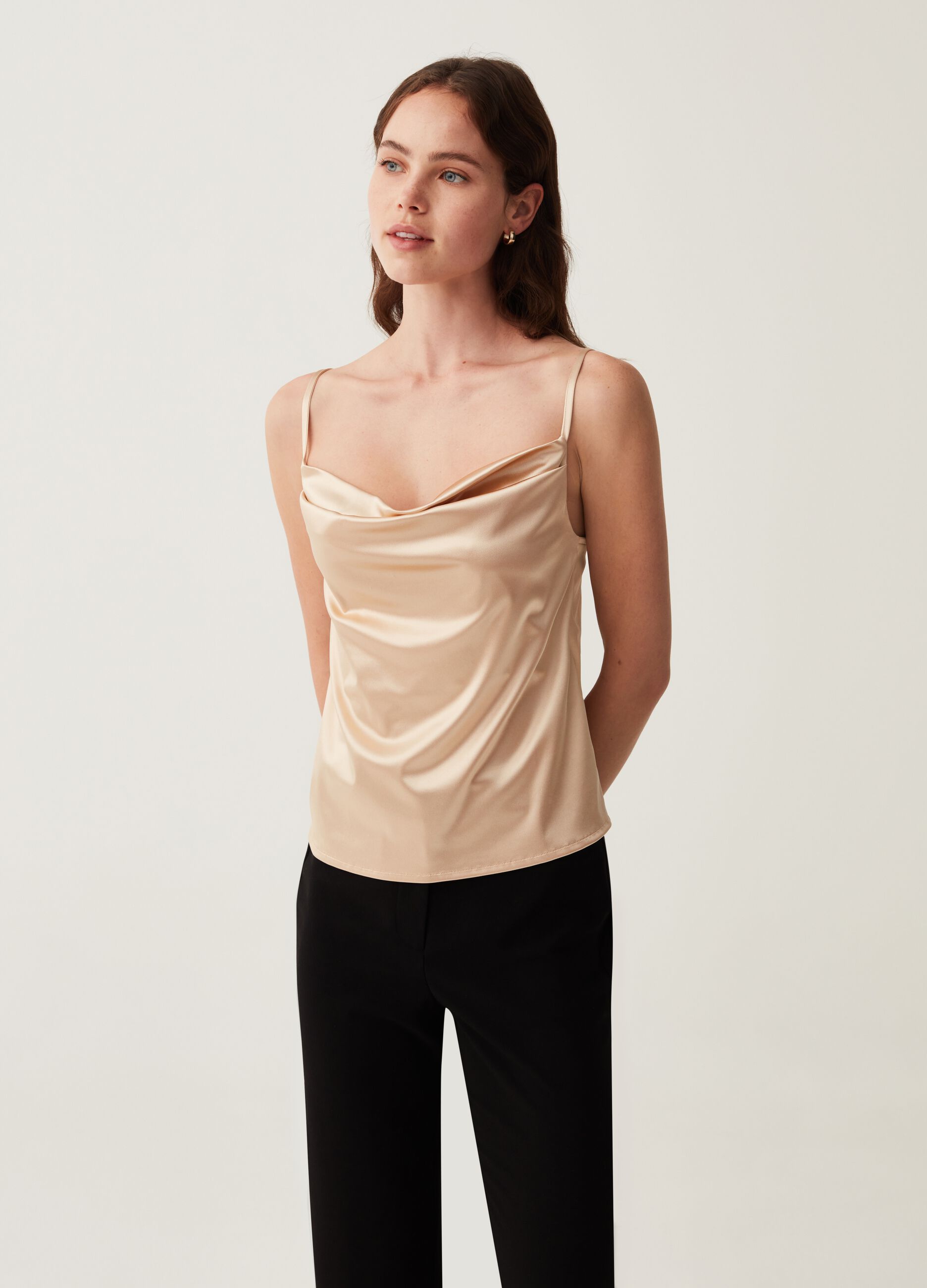 Top in satin con drappeggio