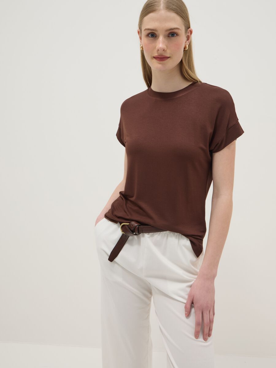 Brown short-sleeved stretch viscose T-shirt_0