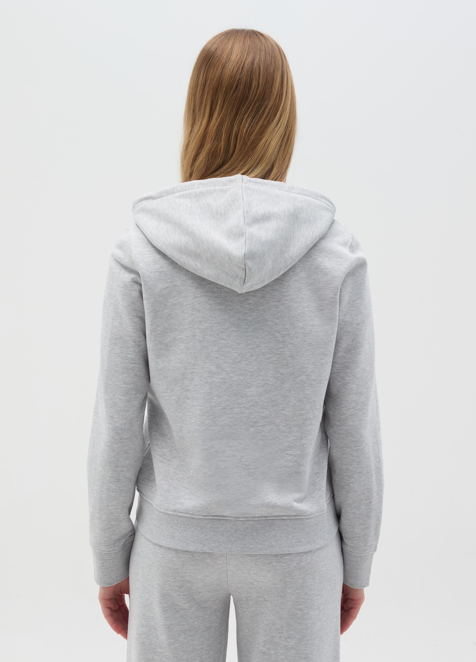 Essential full-zip sweatshirt with hood