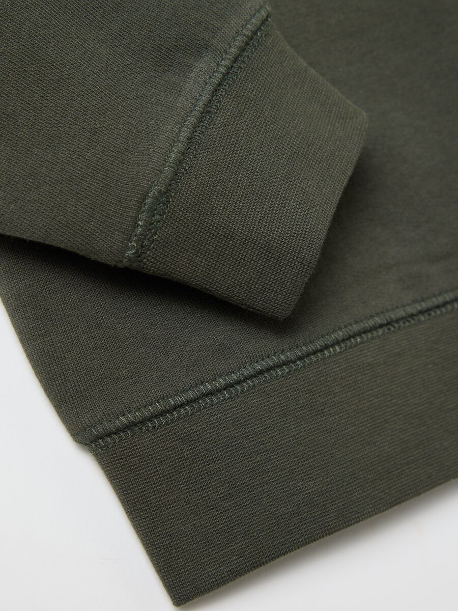 Green sweatshirt in French terry with pocket and patch_2