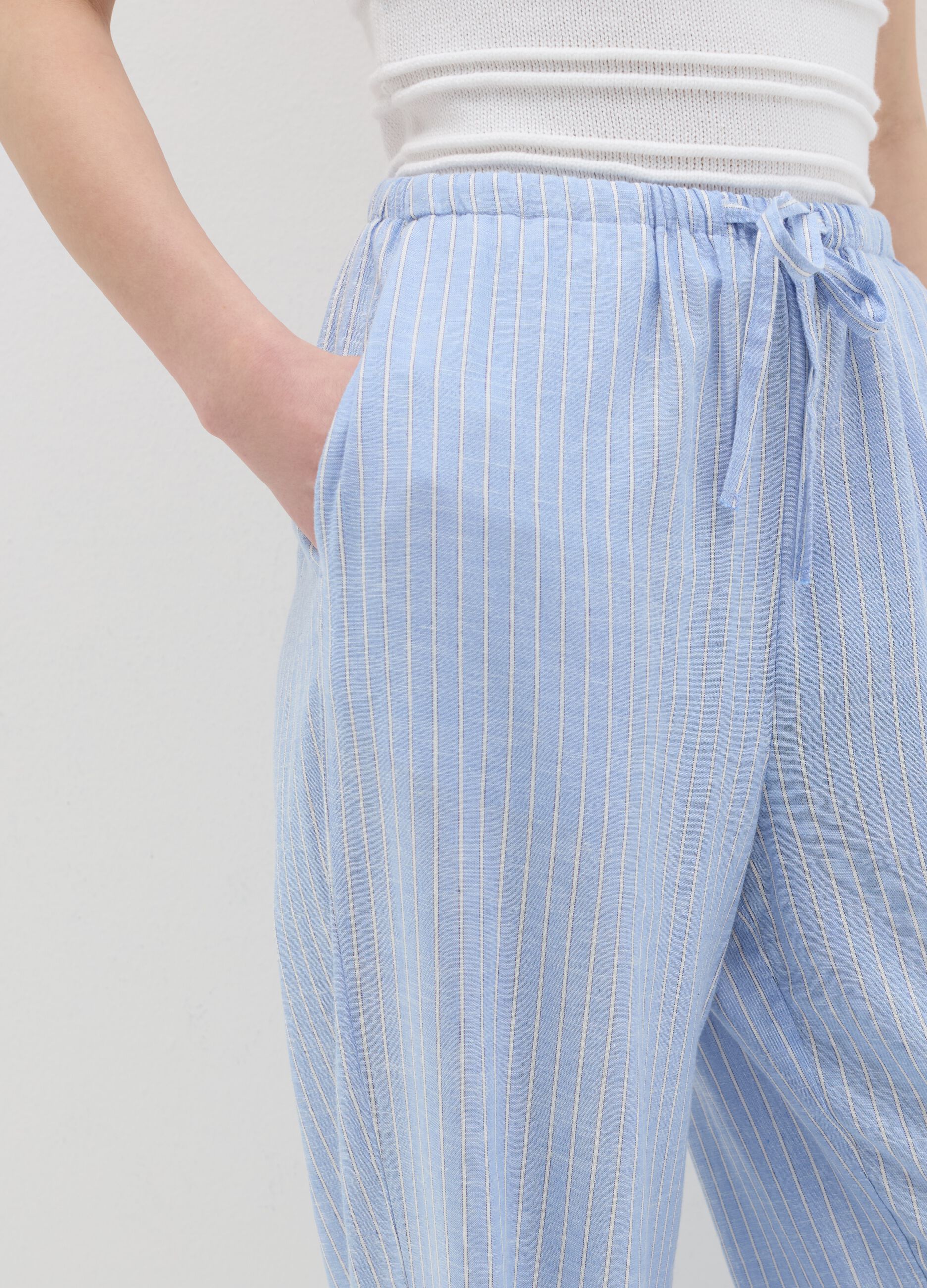 Relaxed-fit trousers with drawstring