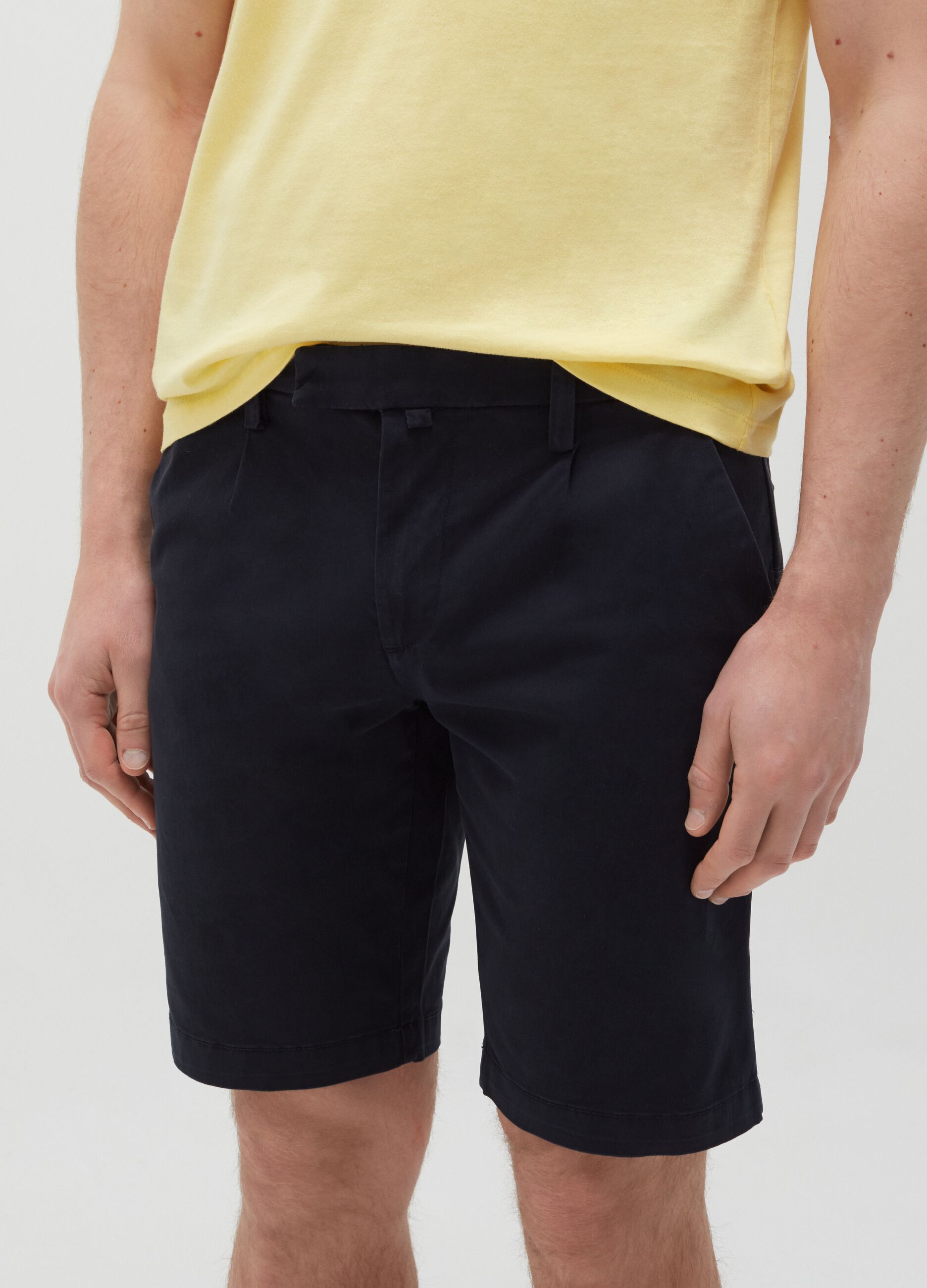 Chino Bermuda shorts in cotton with darts