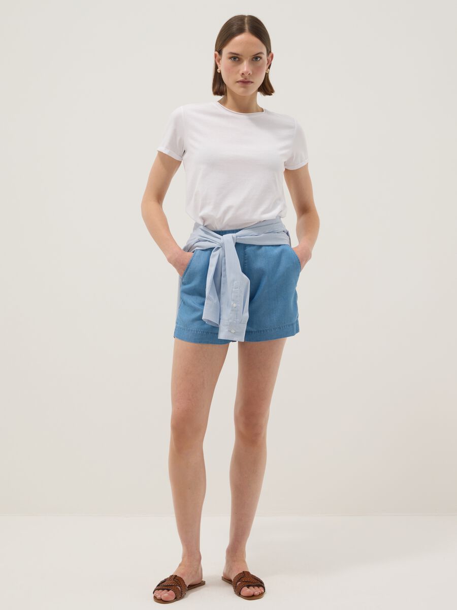 Shorts in denim azzurri in puro lyocell con vita elasticizzata regular fit_0
