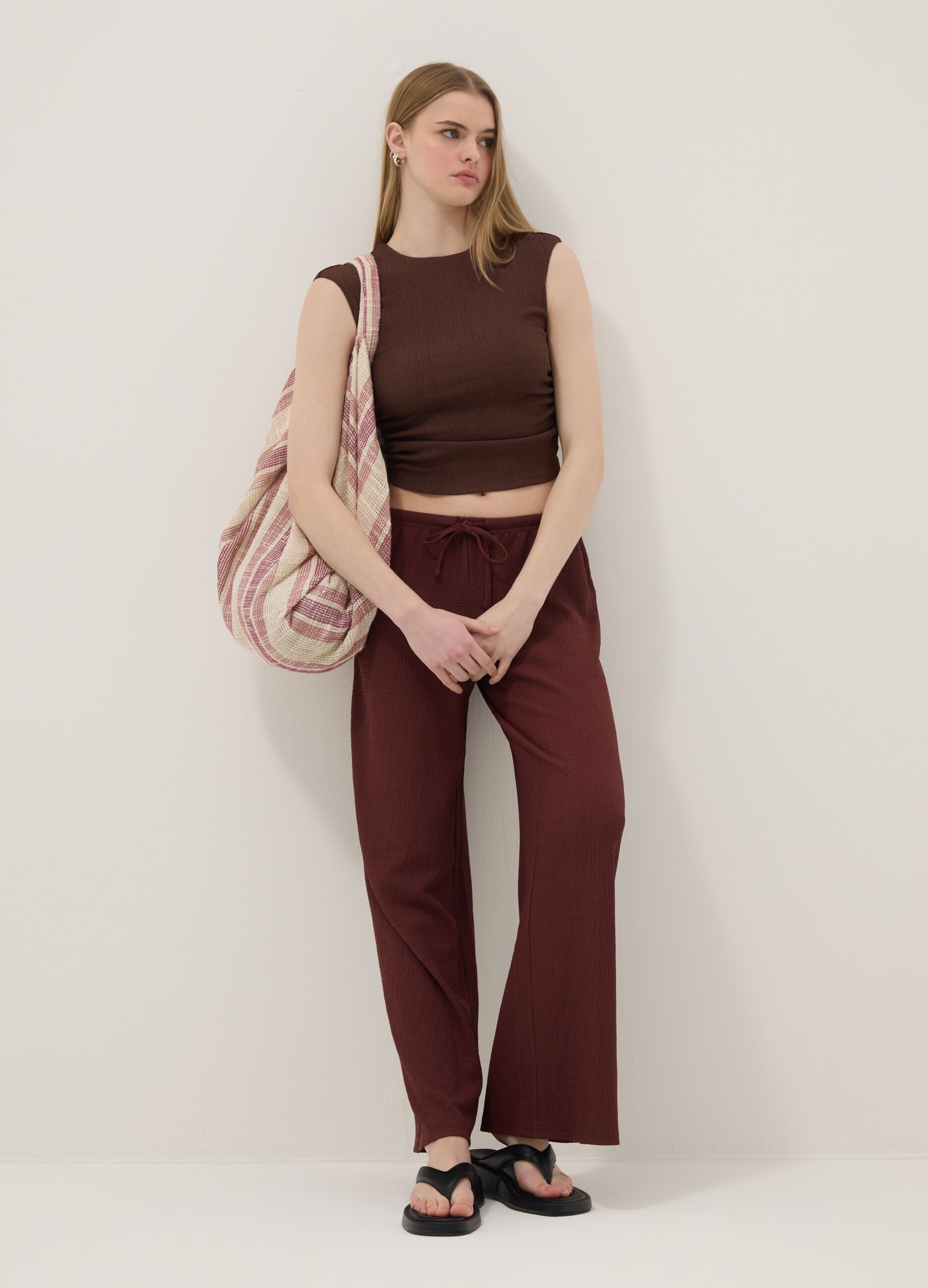 Brown stretch sleeveless top, regular fit