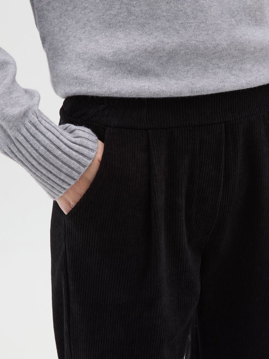 Black regular fit trousers_3