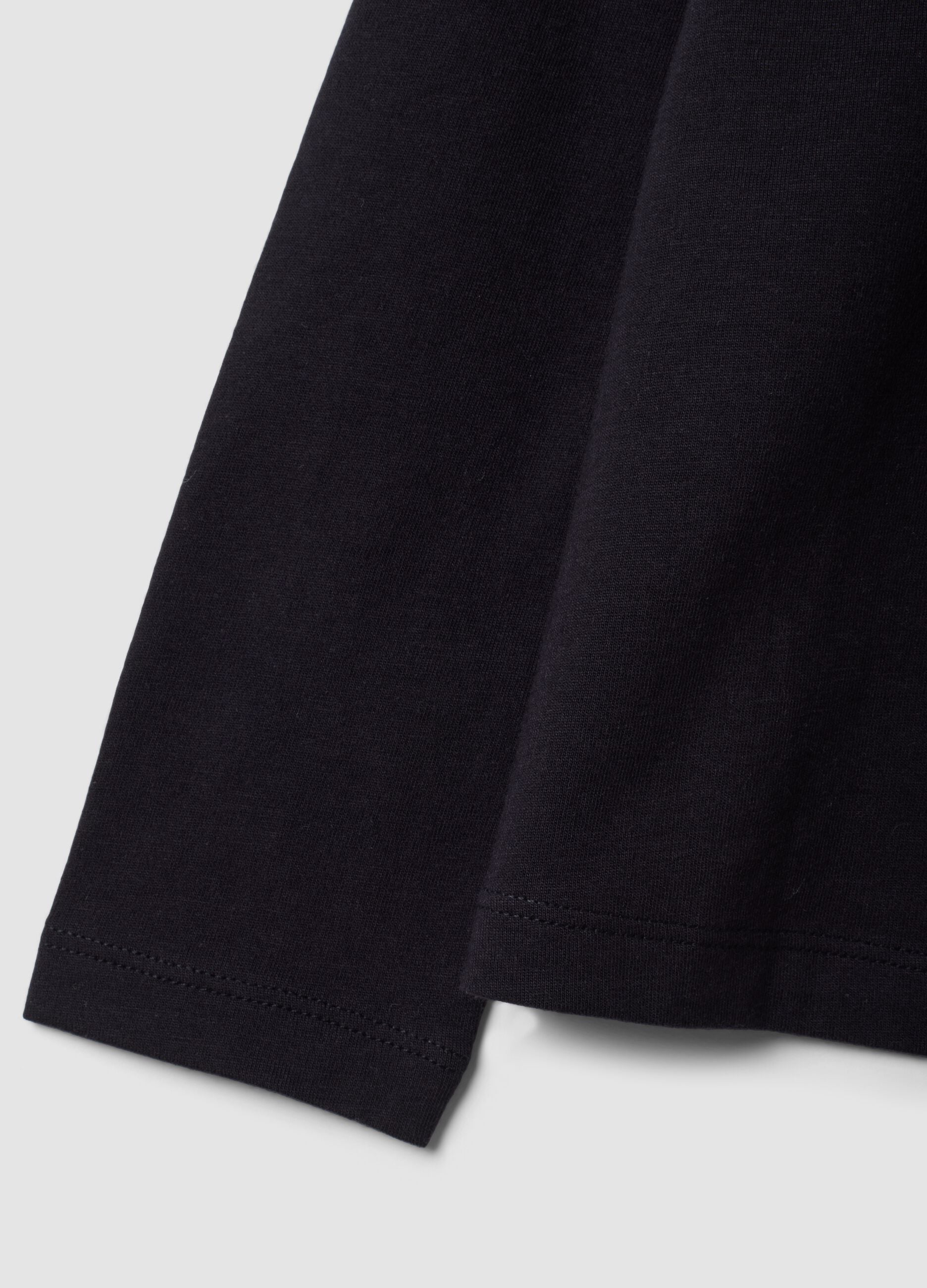 Black crew-neck T-shirt in pure organic cotton for girls