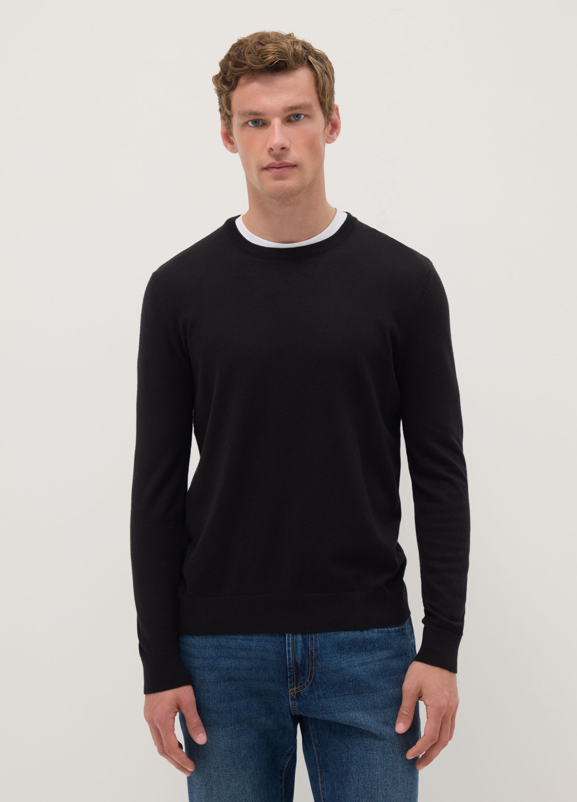 Black crew neck pullover in cotton blend regular fit