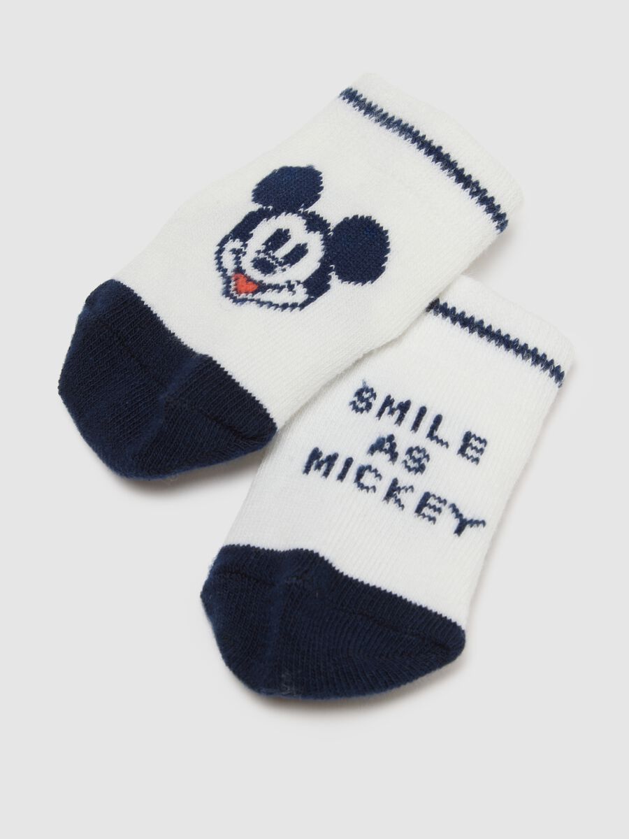 Scarpine in maglia e cotone bianco per neonati con ricami Mickey Mouse_2