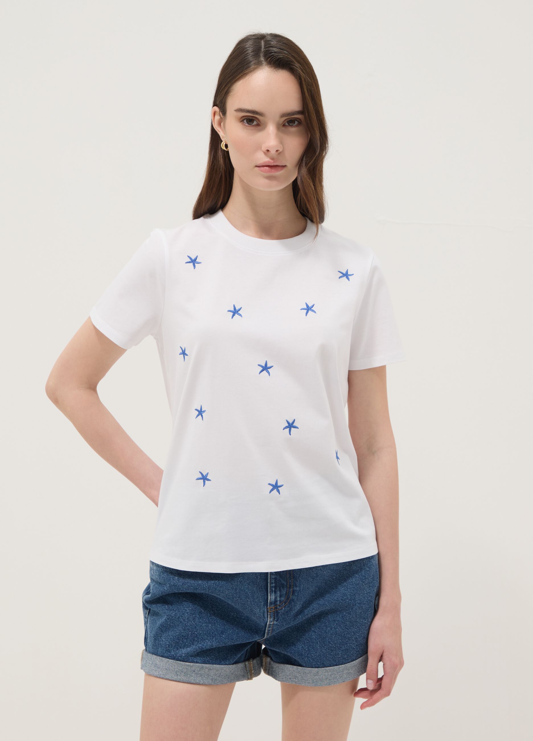 White pure cotton T-shirt with star embroidery
