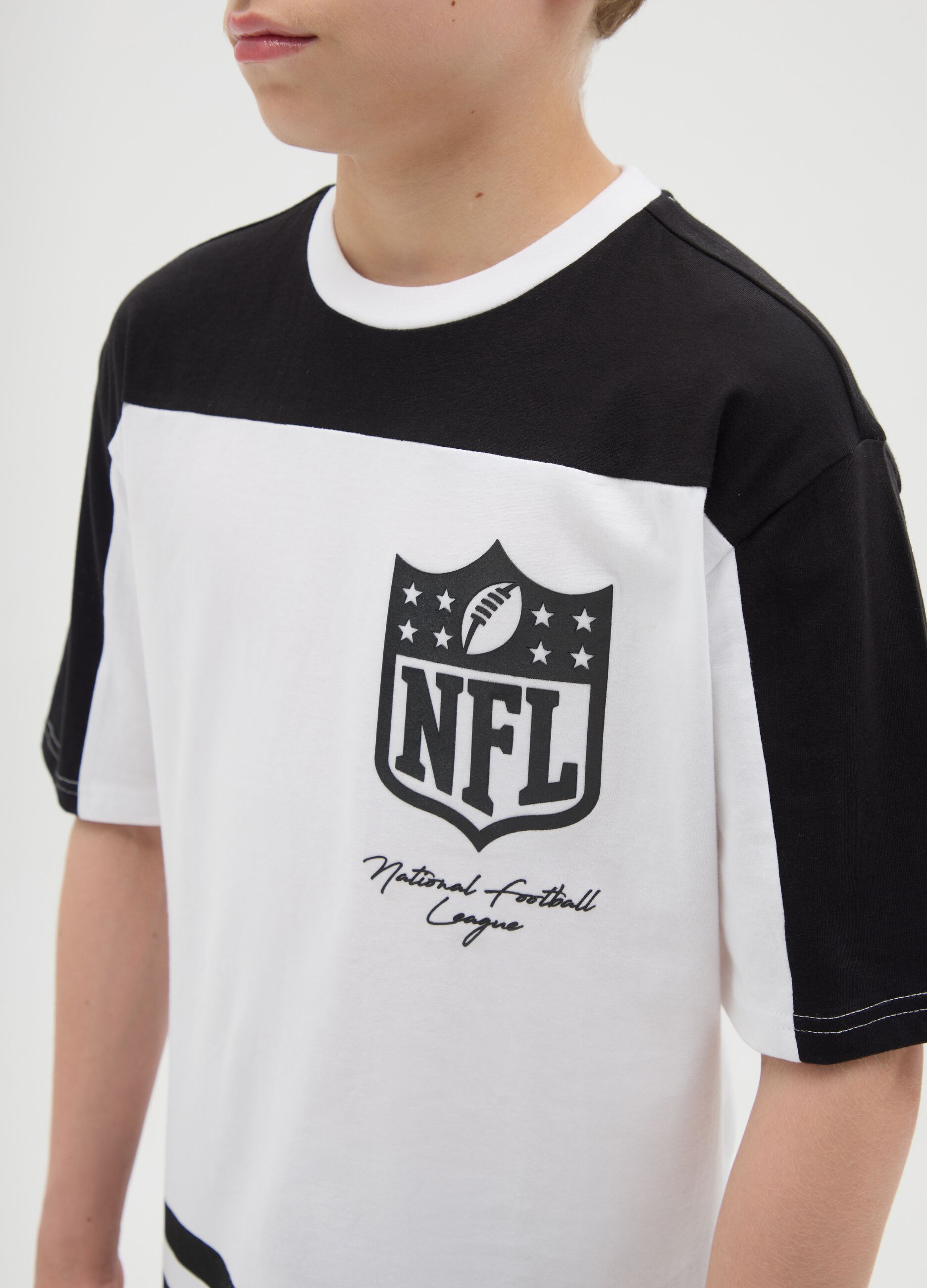 Black and white two-tone cotton T-shirt with NFL print