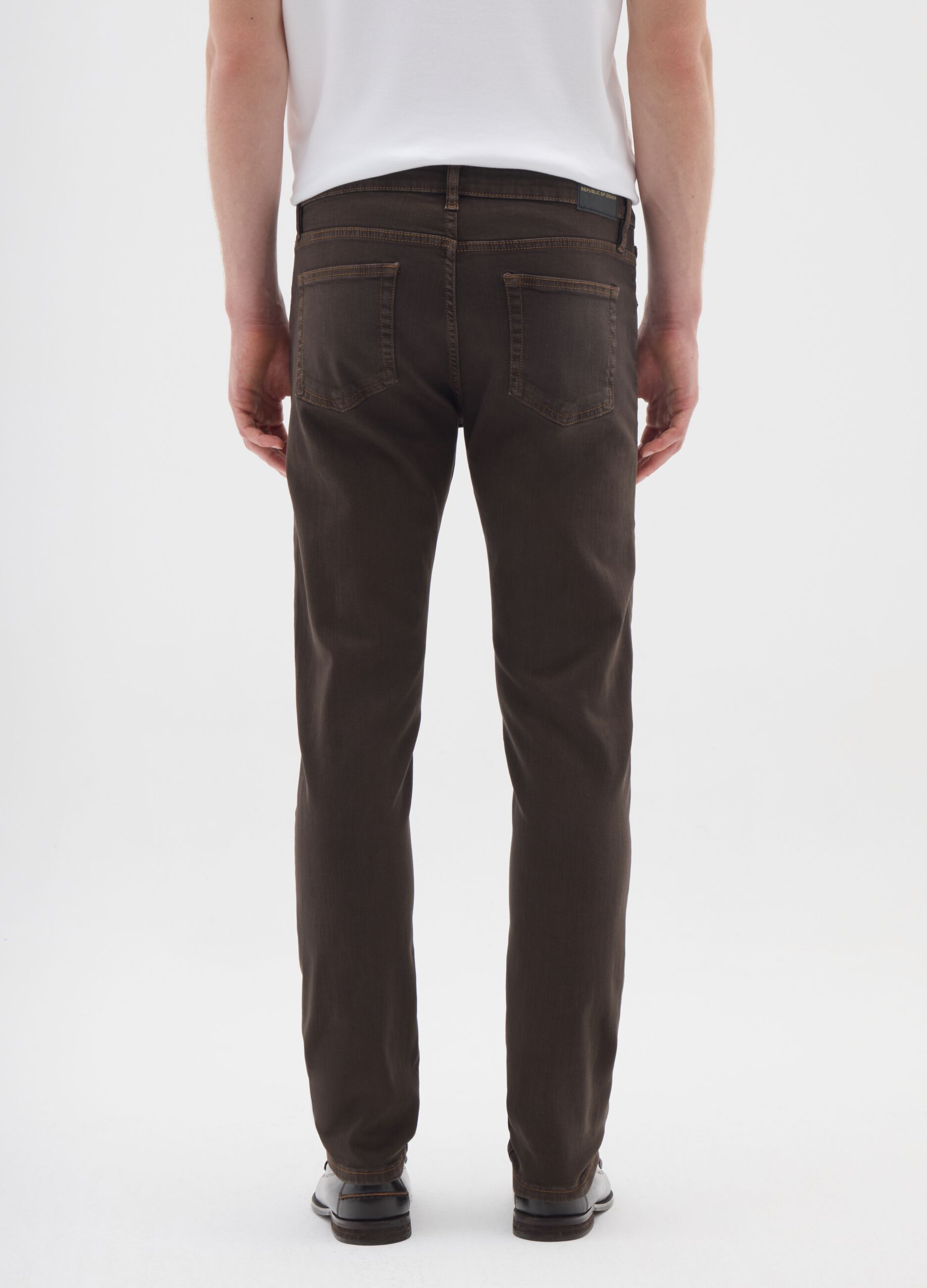 Pantaloni slim fit marroni in denim