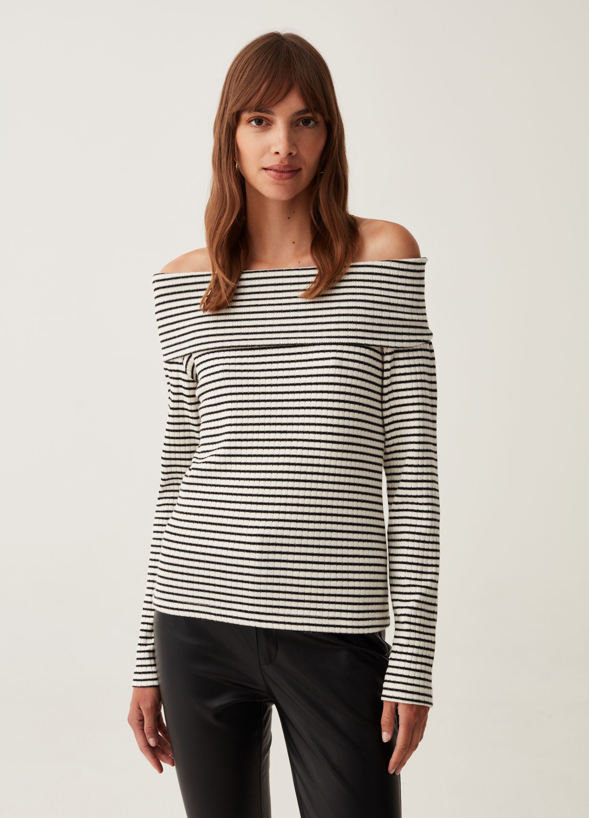 T shirt con spalle sale scoperte