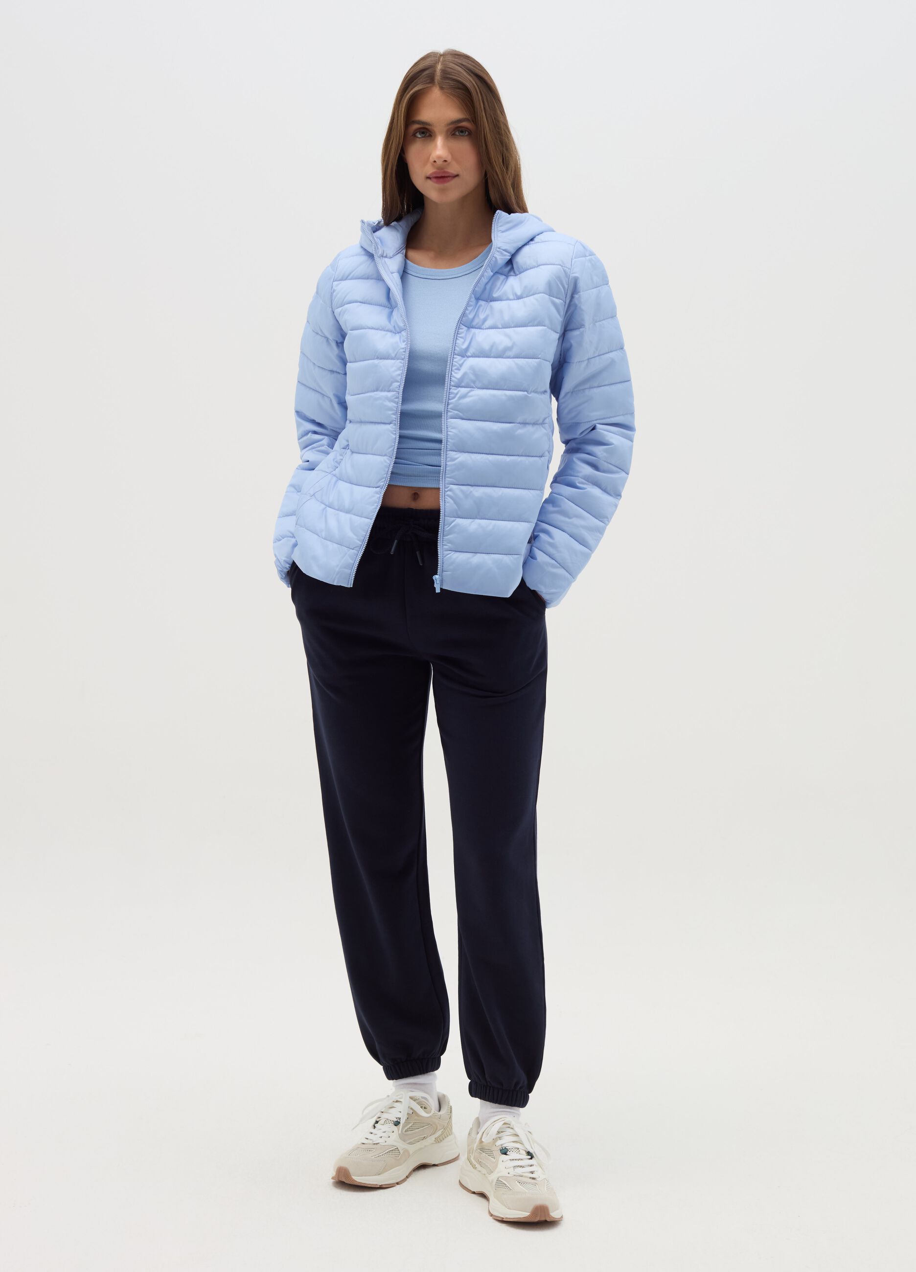 Piumino corto ultralight con cappuccio e zip