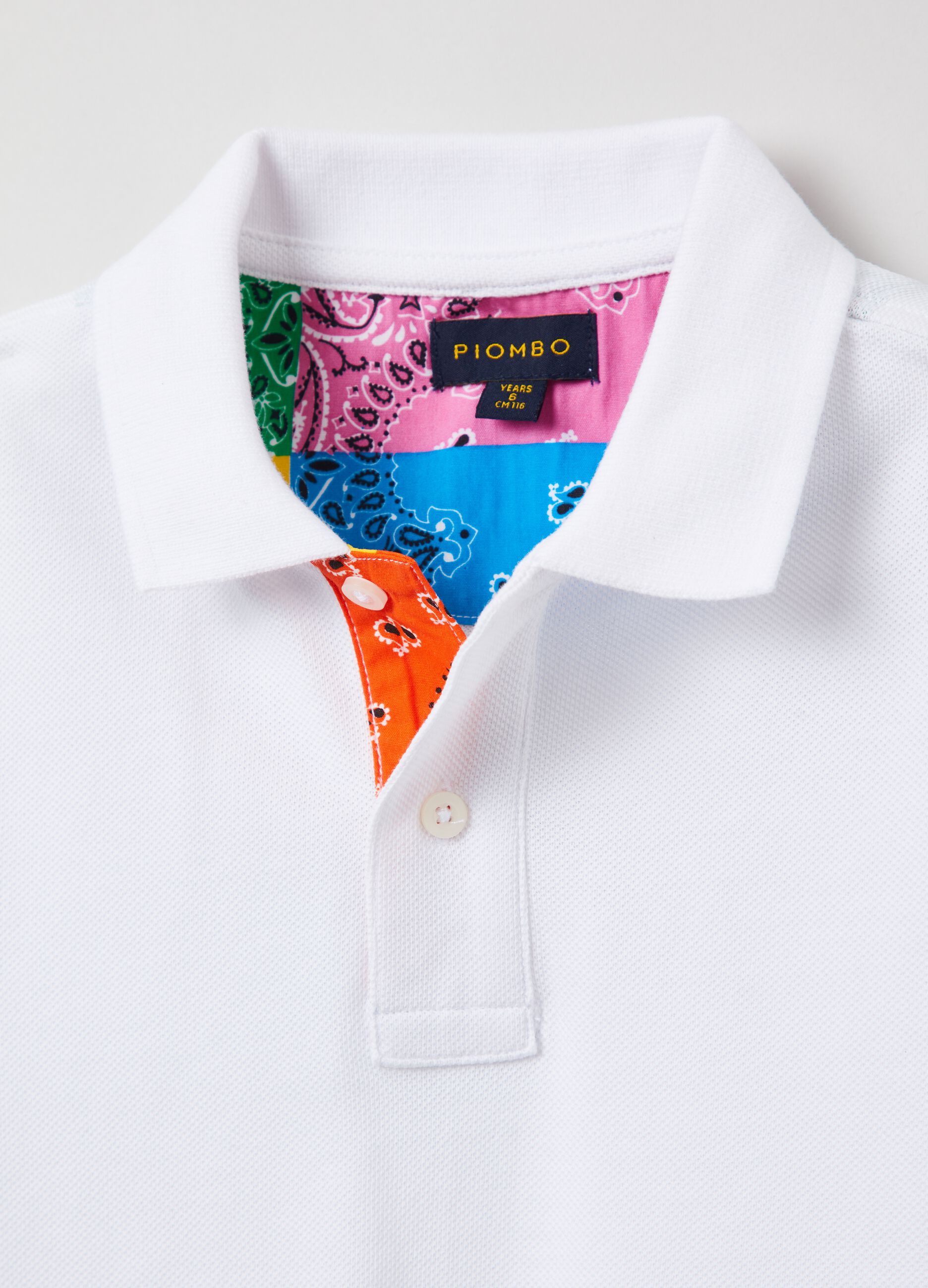 Polo con dettaglio paisley