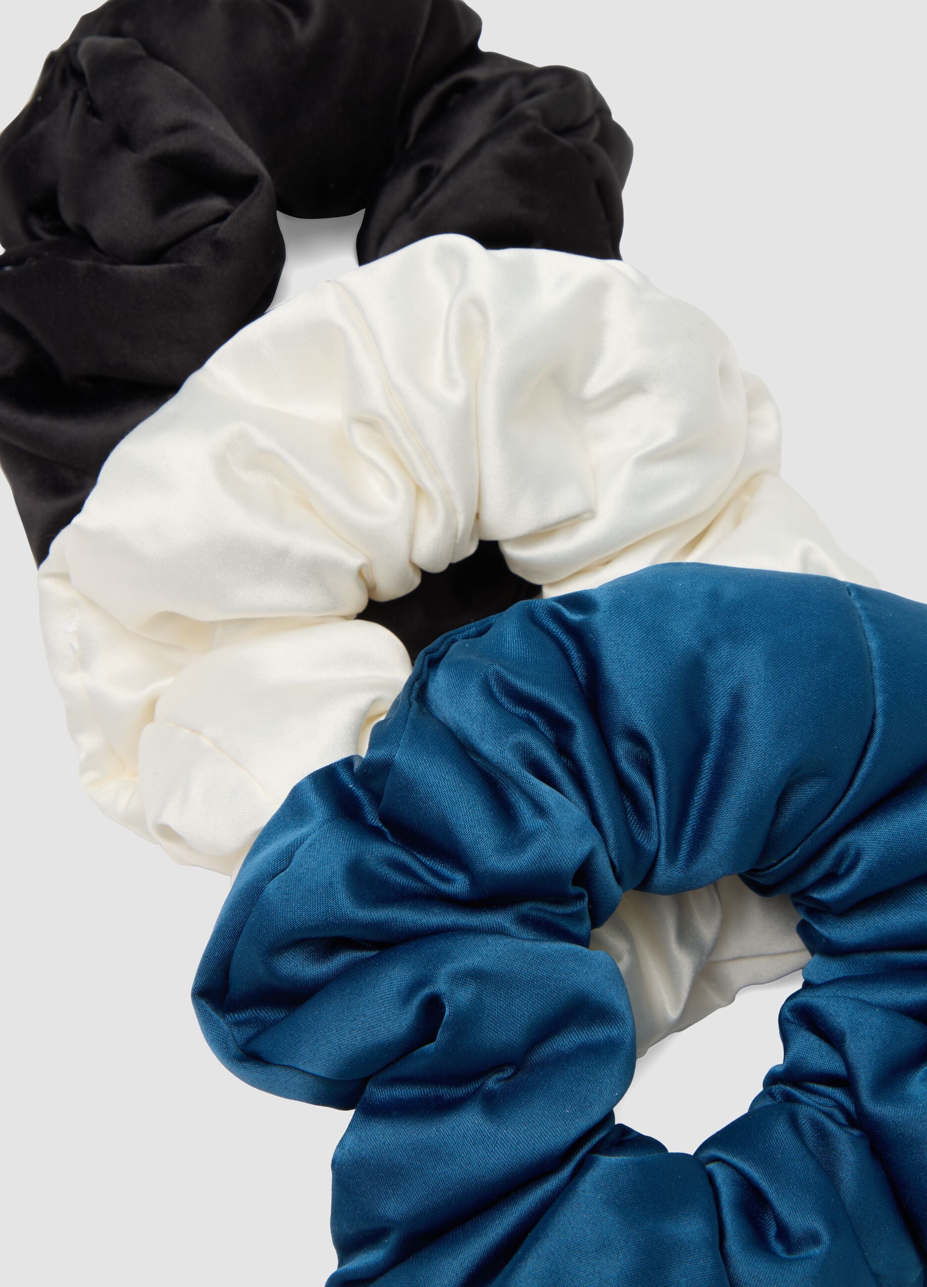 SINCERELY HAIR Satin scrunchies 3 pezzi Black-Blue-White