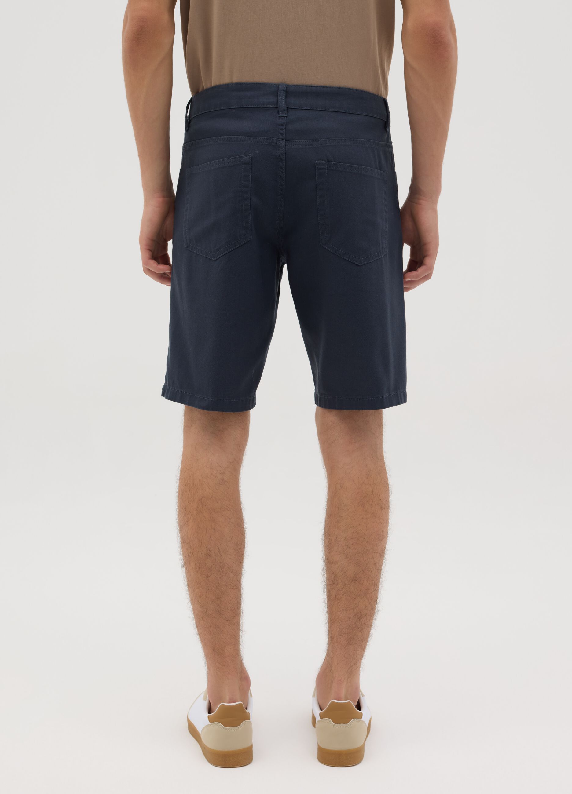 Bermuda da uomo in puro cotone blu regular fit con tasche
