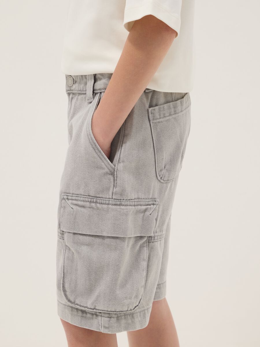 Shorts cargo grigi in misto cotone e viscosa baggy fit_2