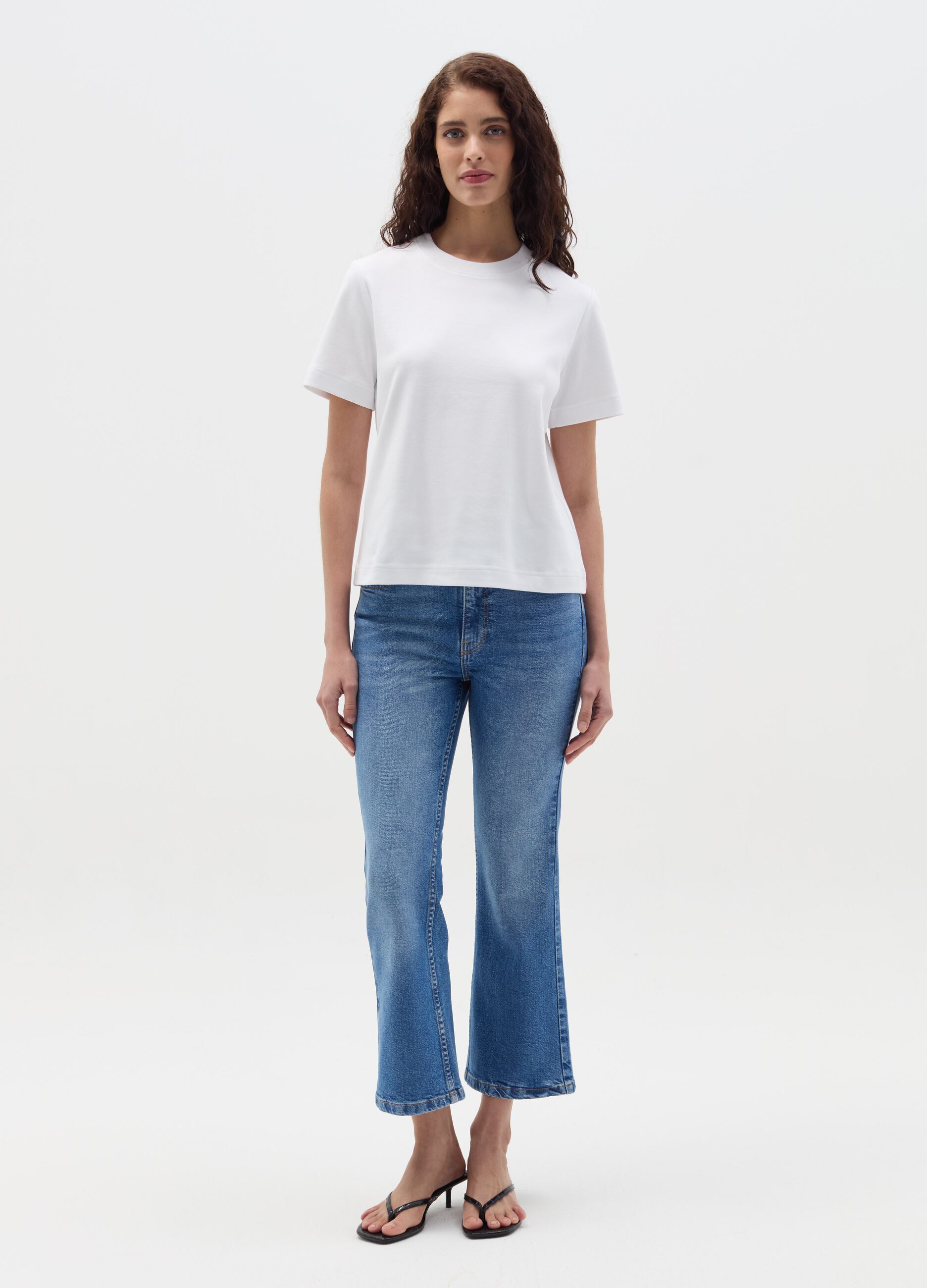 Solid colour T-shirt with round neck